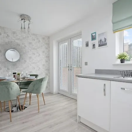 3bdr House By Vista Short Lets & Serviced Scotland With Driveway Parking And Ps4 *