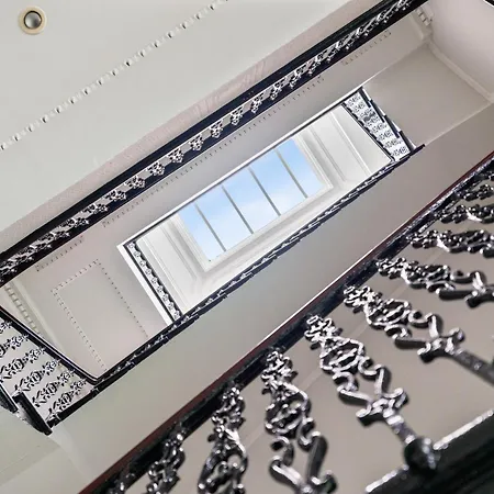 Grand 2 Bed West End דירה