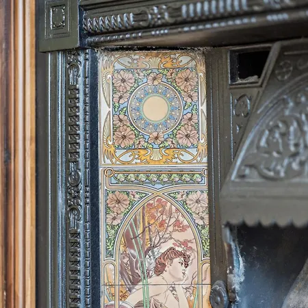 Grand 2 Bed West End דירה