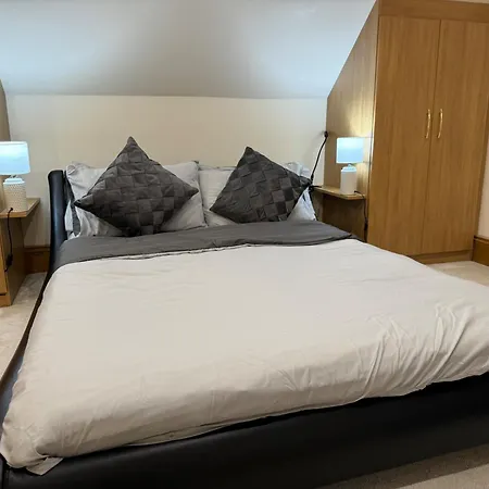 2-bed Sleeps 4 10 Mins To Centre בית נופש גלאזגו