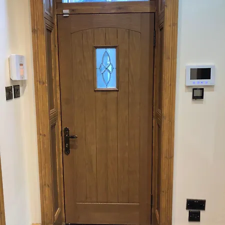 2-bed Sleeps 4 10 Mins To Centre *