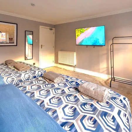 Cosy 4 Bedroom In - Free Parking * Glasgow