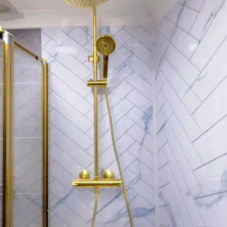 Cosy 4 Bedroom In - Free Parking Glasgow