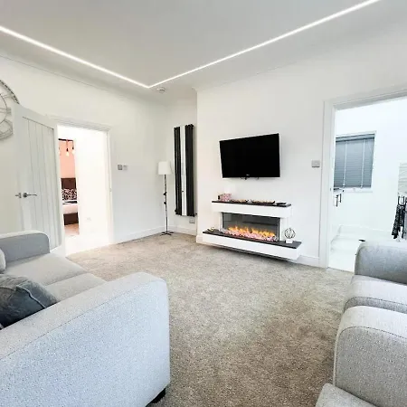 Spectacular Modern Luxury King Bed * Глазго