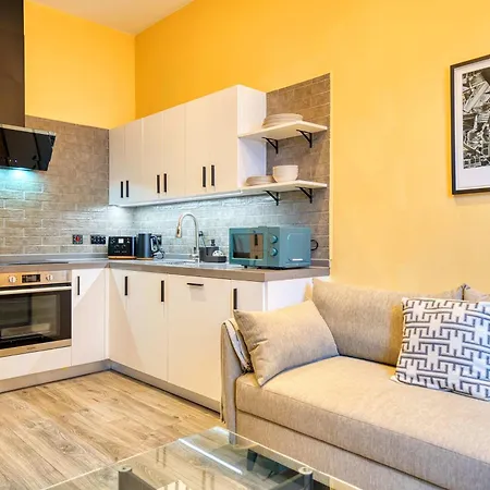 Lovely Station 1 Bed B10 Glasgow