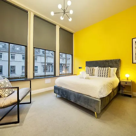 Large Station 2 Bed A2 * Glasgow