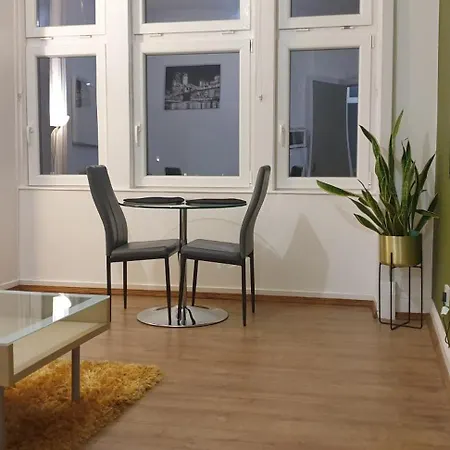 Newly Furnished Flat 4 Minutes Walk To Metro