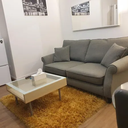 Daire Newly Furnished Flat 4 Minutes Walk To Metro