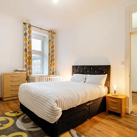 Daire Newly Furnished Flat 4 Minutes Walk To Metro