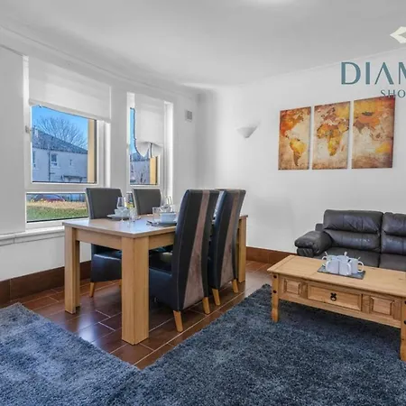 Lovely 3 Bed Ground Floor - Sleeps 5 - Very Central, Easy Access To And Surrounding Areas - Free Parking Apartment Glasgow