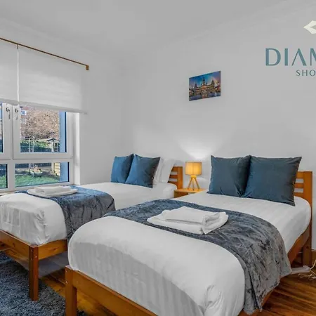 Apartment Lovely 3 Bed Ground Floor - Sleeps 5 - Very Central, Easy Access To And Surrounding Areas - Free Parking