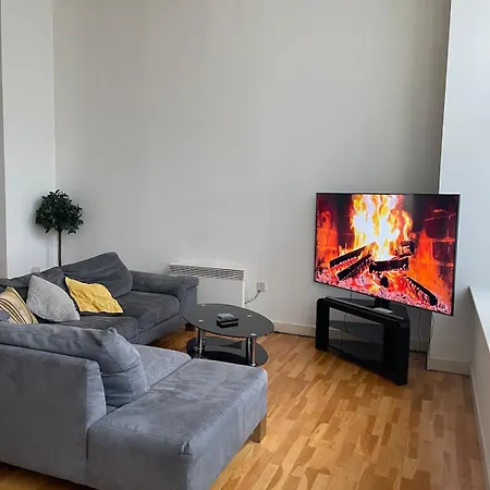 Exceptional And Spacious Flat Next To Station Glasgow