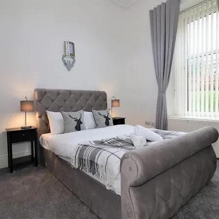 10 Bedrooms Pool Table Garden Piano Villa *