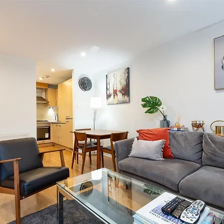 Appartement Modern 2 Bed Broompark/central Apt. With Parking *