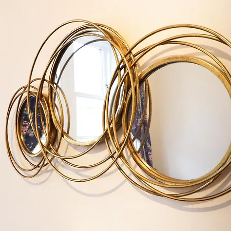 2 Bed Flat - Street Parking Διαμέρισμα