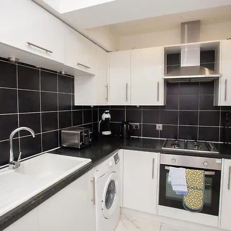 Beautiful 2 Bed Flat With A Private Terrace Глазго