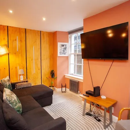 Beautiful 2 Bed Flat With A Private Terrace * Glasgow