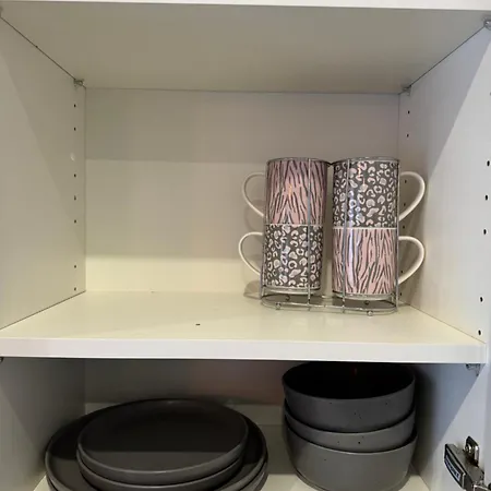 Modern Flat In Free Parking & Wifi شقة