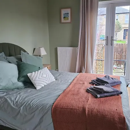 Beautiful Self Contained With Garden