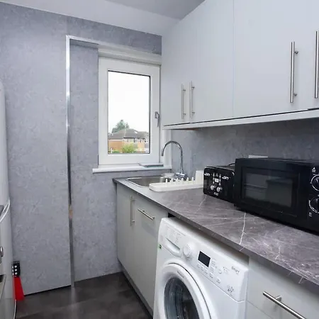 3 Bed Flat With Parking Апартаменты Глазго