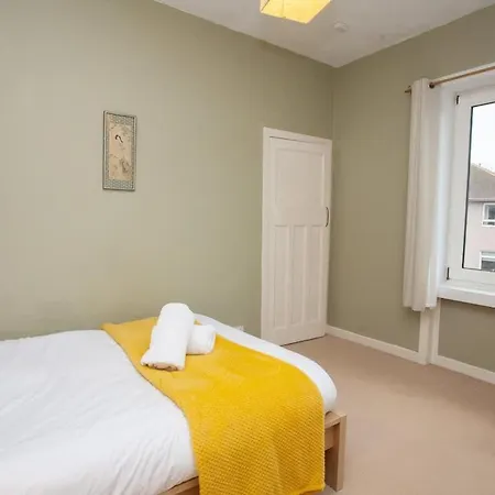 3 Bed Flat With Parking Апартаменты
