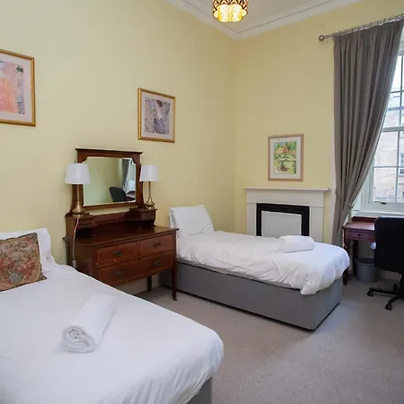 Spacious 4-bedroom Retreat In * Glasgow