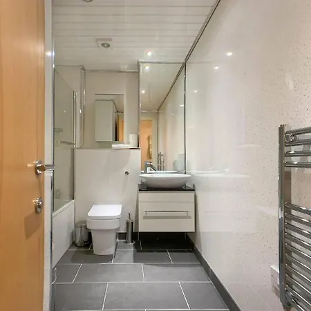 2bd Near Hydro Secc Centre Great Location Appartement *