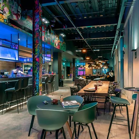 Moxy Merchant Hotel 4*