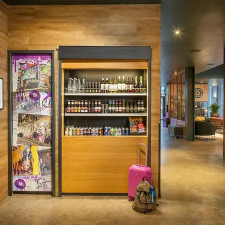 Moxy Merchant 4*