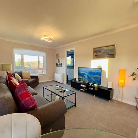 Chic & Cozy 2-bed Flat In - Free Parking Daire