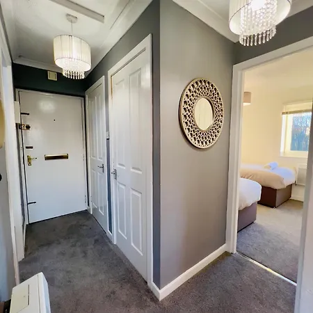 Chic & Cozy 2-bed Flat In - Free Parking * Glasgow