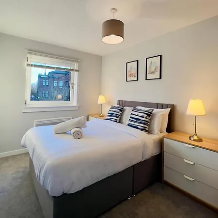 Chic & Cozy 2-bed Flat In - Free Parking *