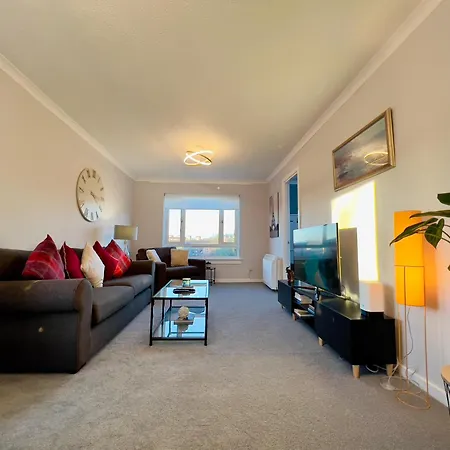 Chic & Cozy 2-bed Flat In - Free Parking Daire *