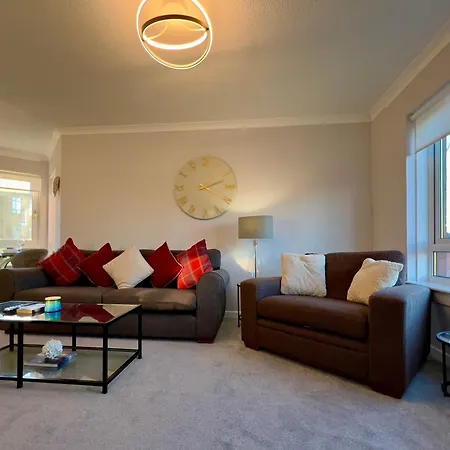 Chic & Cozy 2-bed Flat In - Free Parking * Glasgow