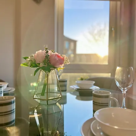 Daire Chic & Cozy 2-bed Flat In - Free Parking *