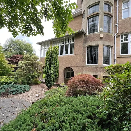 Away From In - Free Street Parking *