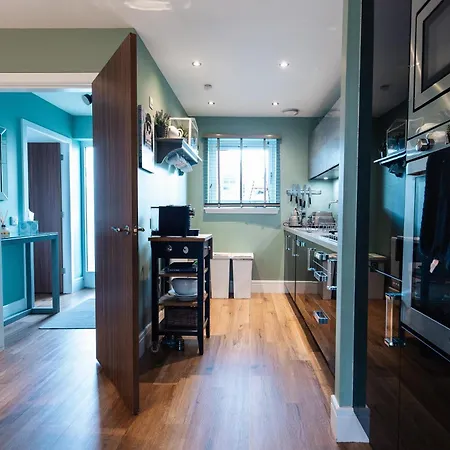 3br-sleeps6-parking-garden-citycentre *