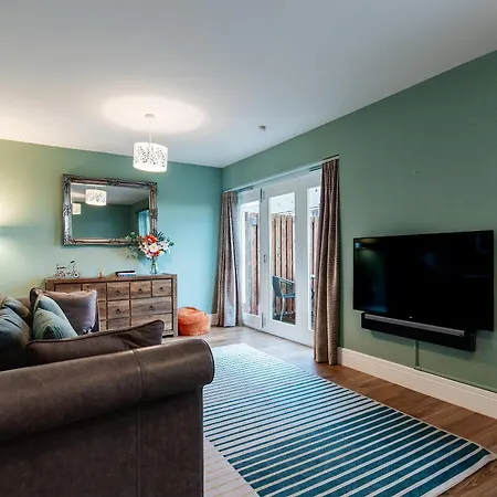 3br-sleeps6-parking-garden-citycentre