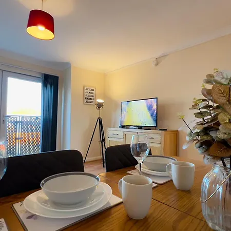 아파트 Sleek & Modern 2br - Easy Access To Centre *