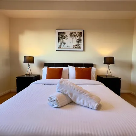 Sleek & Modern 2br - Easy Access To Centre 아파트