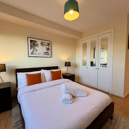 아파트 Sleek & Modern 2br - Easy Access To Centre