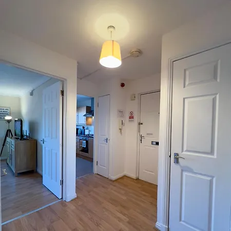 아파트 Sleek & Modern 2br - Easy Access To Centre *