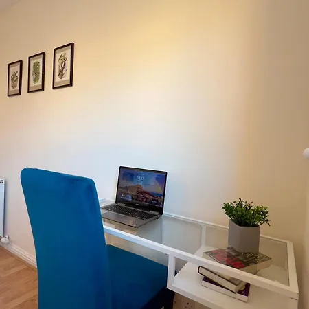 아파트 Sleek & Modern 2br - Easy Access To Centre *