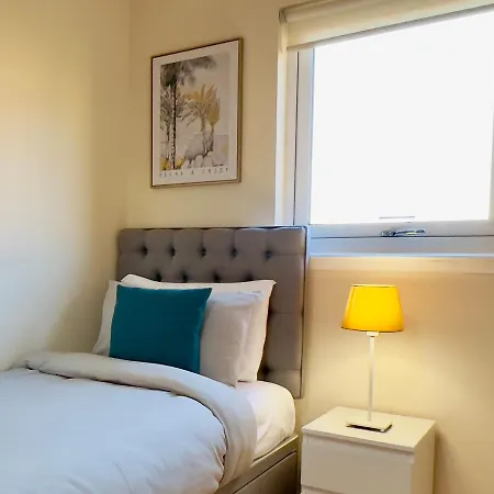 Sleek & Modern 2br - Easy Access To Centre 아파트 글라스고