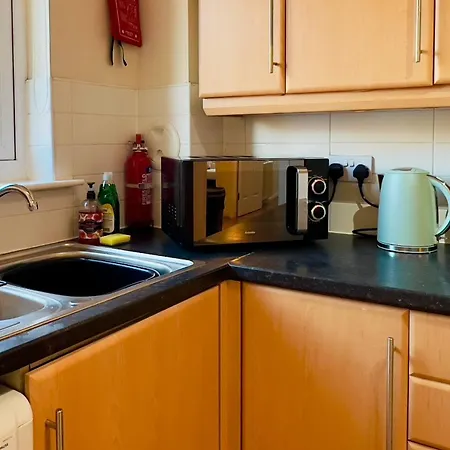 아파트 Sleek & Modern 2br - Easy Access To Centre