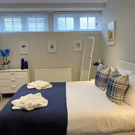 Park Mews Apartment *