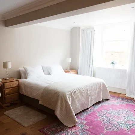 Apartament Elegant West End Flat In *
