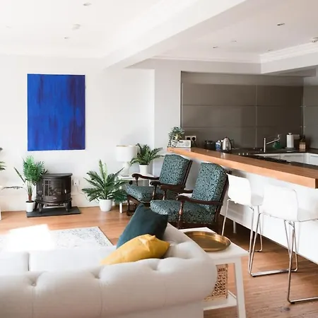 Apartament Elegant West End Flat In *
