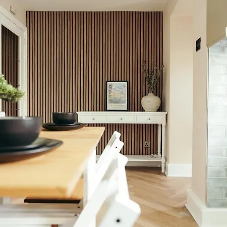 Spacious 3 Bed In With Free Parking * غلاسغو