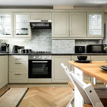 Spacious 3 Bed In With Free Parking * غلاسغو